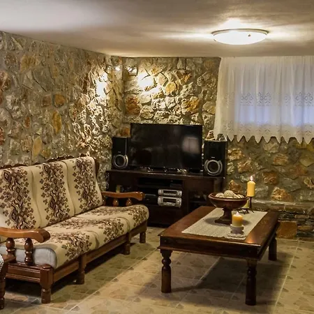Spacious With Garden In Marathonas Apartment