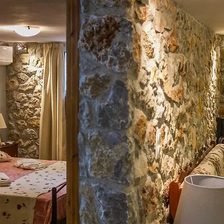 Spacious With Garden In Marathonas * Marathon (Attica)