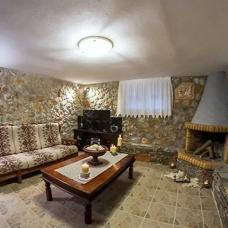Spacious With Garden In Marathonas * Marathon (Attica)
