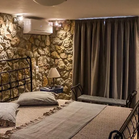 Spacious With Garden In Marathonas * Marathon (Attica)
